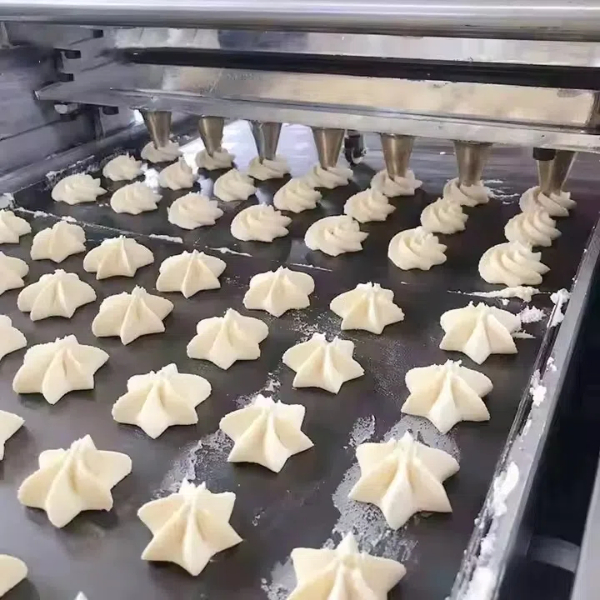 cake and cookie machine 蛋糕和饼干机