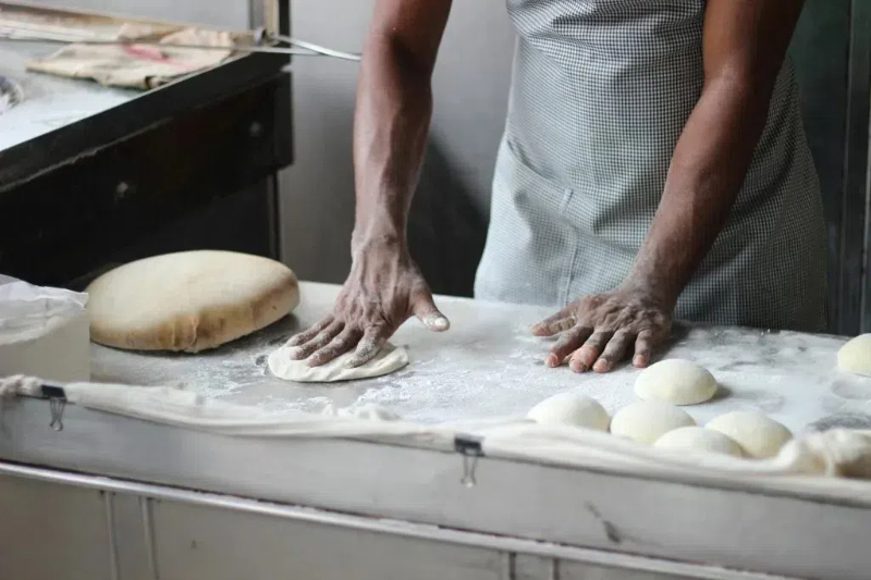 what equipment is required to bake cakes in a bakery1 面包店烤蛋糕需要什么设备1