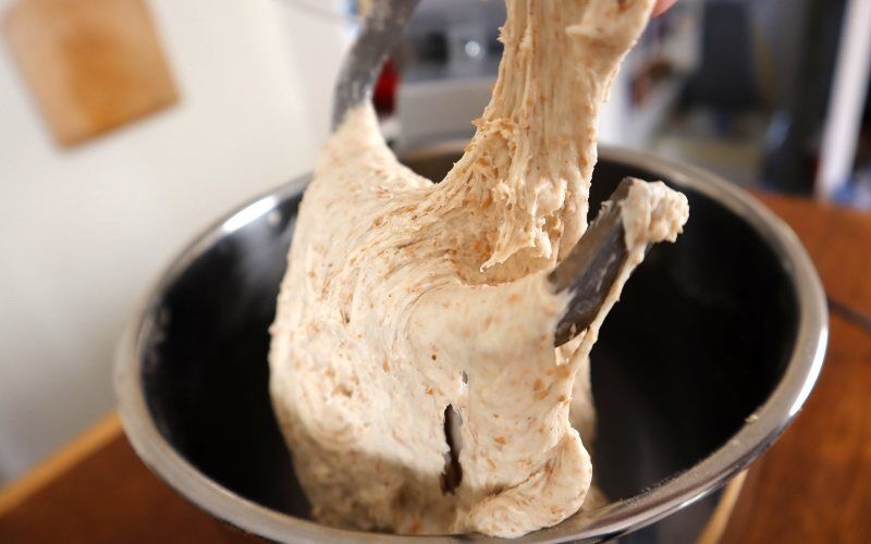 how to knead dough in mixer1 如何在搅拌机中揉面团1
