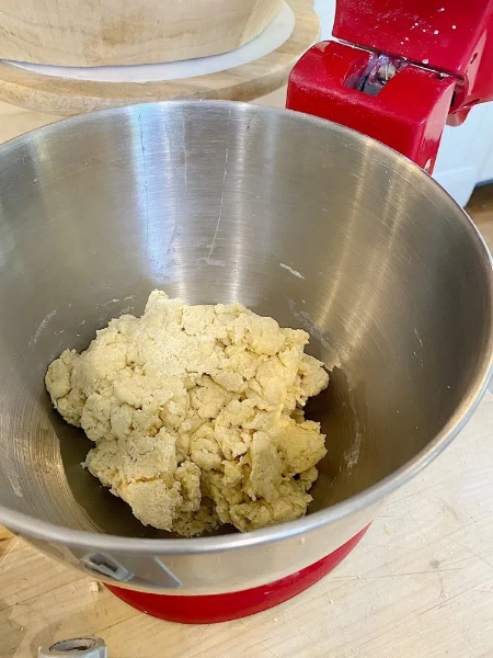 can you mix pasta dough in a stand mixer 你能用立式搅拌机搅拌意大利面面团吗