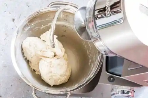 how to knead bread dough with stand mixer 如何用立式搅拌机揉面包面团
